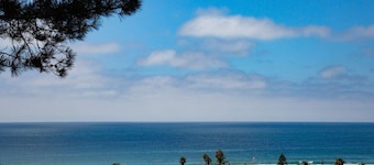 Relax & Enjoy the Ocean Views at SeaView Cottage!
