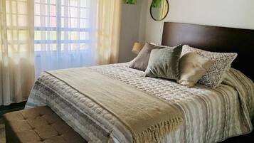 3 chambres, fer et planche à repasser, Wi-Fi gratuit, draps fournis