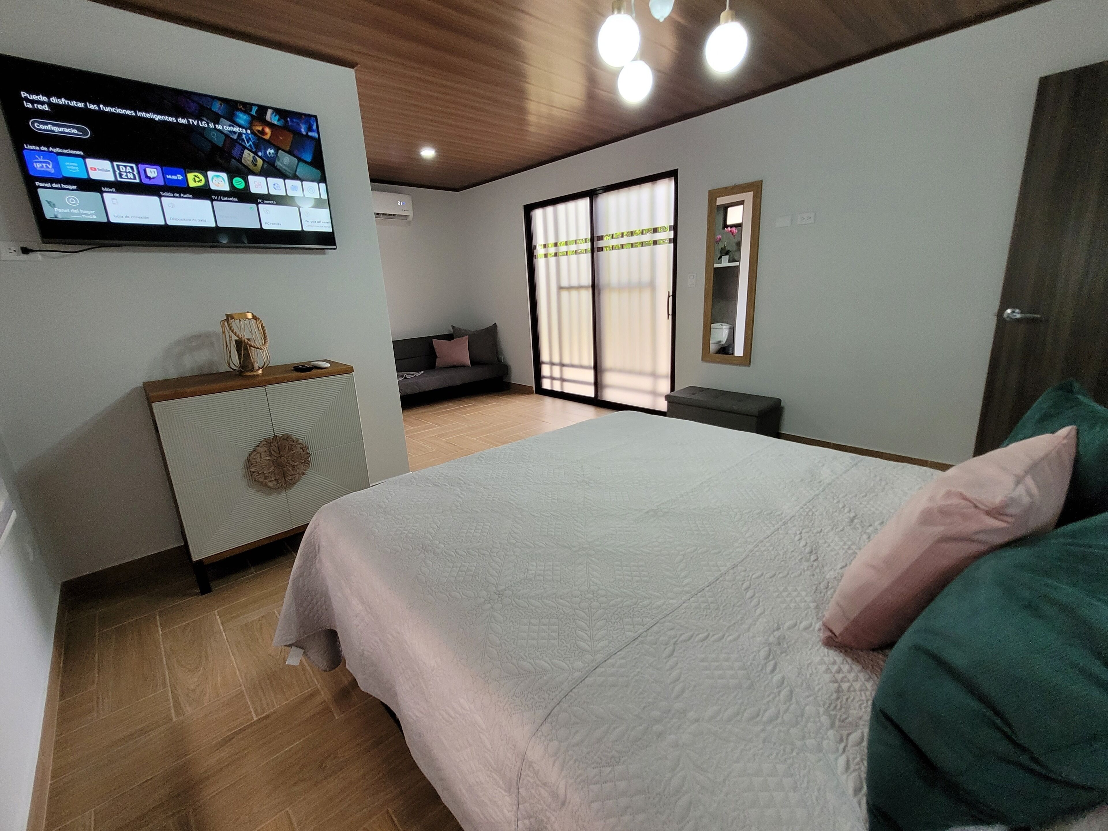 3 多间卧室、熨斗/熨衣板、免费 WiFi、床单