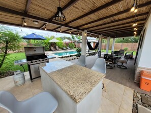 Outdoor dining - Villa Tropical La Fortuna w/ Pool: Peaceful & Private Oasis (La Fortuna)