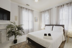 3 bedrooms, desk, iron/ironing board, free WiFi