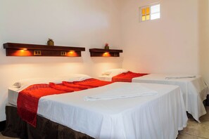 Premium bedding, down duvets, iron/ironing board, free WiFi - Hostal San Jose - Hostel (Somoto)