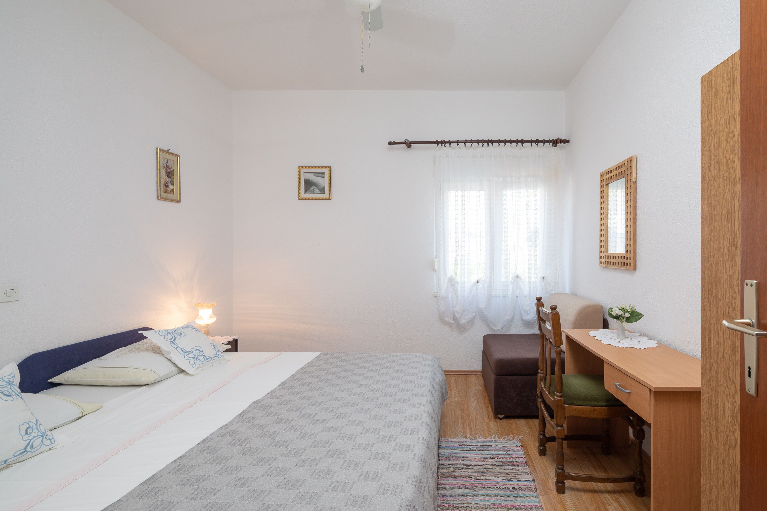 2 bedrooms, iron/ironing board, WiFi, bed sheets