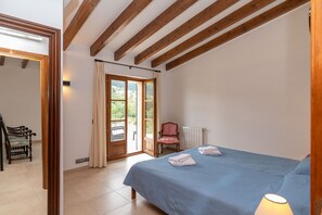 4 dormitoris, caixa forta a l'habitació i planxa i posts de planxar 