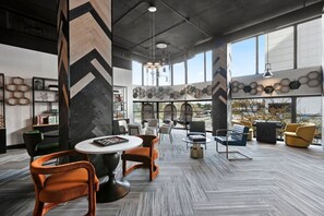 Tenant lounge on the 2nd floor - MICH AVE Downtown 2bd, Grant Park Museums 25 (Chicago)