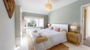 4 chambres, fer et planche à repasser, lit parapluie, Wi-Fi