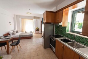 Fridge, oven, stovetop, toaster - CAMARA STUDIO B  (Chania)