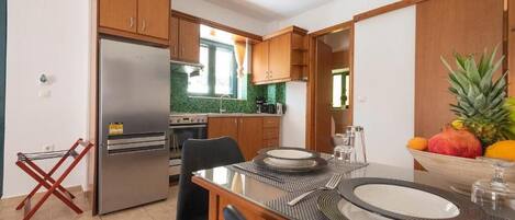 Fridge, oven, stovetop, toaster