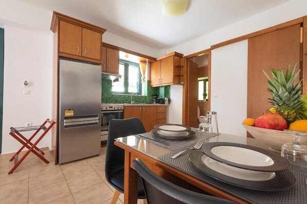 Kühlschrank, Ofen, Herdplatte, Toaster