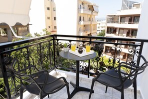 Outdoor dining - SUPERIOR CENTRAL STUDIO  (Chania)