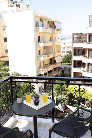 تناول الطعام بالخارج