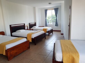 9 bedrooms, WiFi - Gloria-Galapagos Inn (Puerto Ayora)