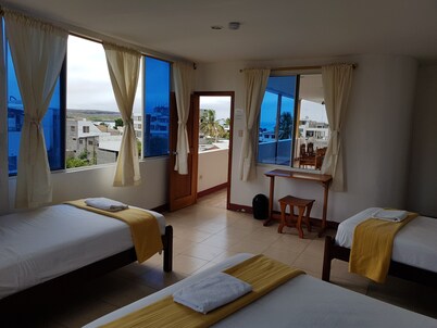 Gloria-Galápagos Inn