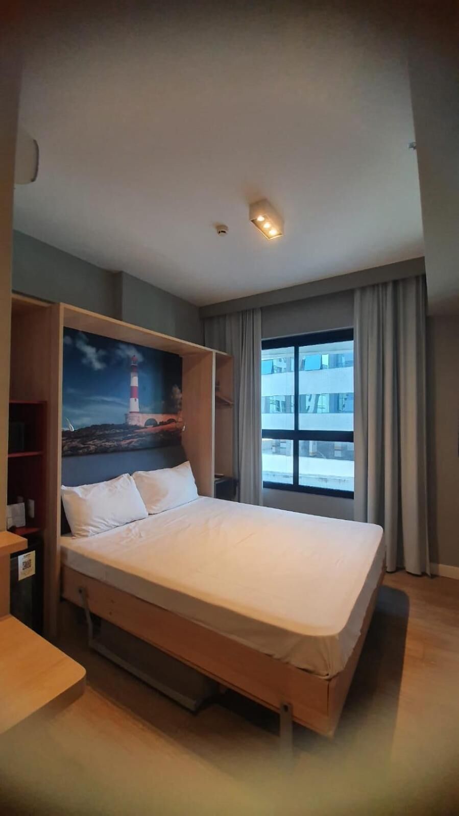Minibar, iron/ironing board, free WiFi, bed sheets