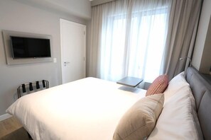 Standard Double Room | Bar mini, seterika/papan seterika, Wi-fi percuma, cadar katil 