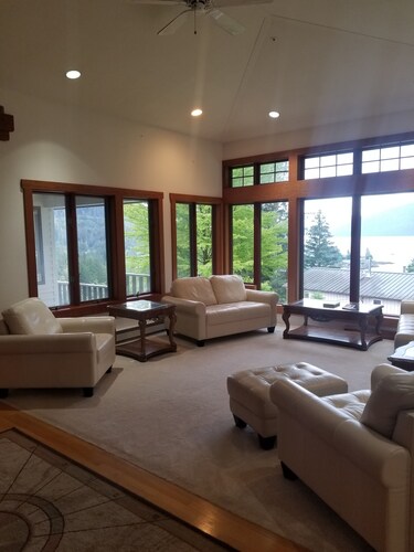 Luxury House with wrap around deck on Mt. Dewey