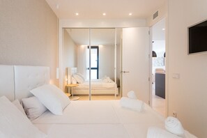3 bedrooms, iron/ironing board, free WiFi, bed sheets - ApartUP Denia Beachfront Deluxe (Denia)