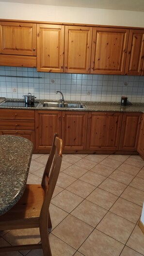 Fridge, oven, stovetop, dishwasher - Cà dei Zoani - CODES: CIPAT 022139-AT-722787 and CIN IT022139C2IQ9HP3ZH (Pergine Valsugana)