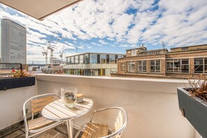 Unclassified image, 2 of 12, button