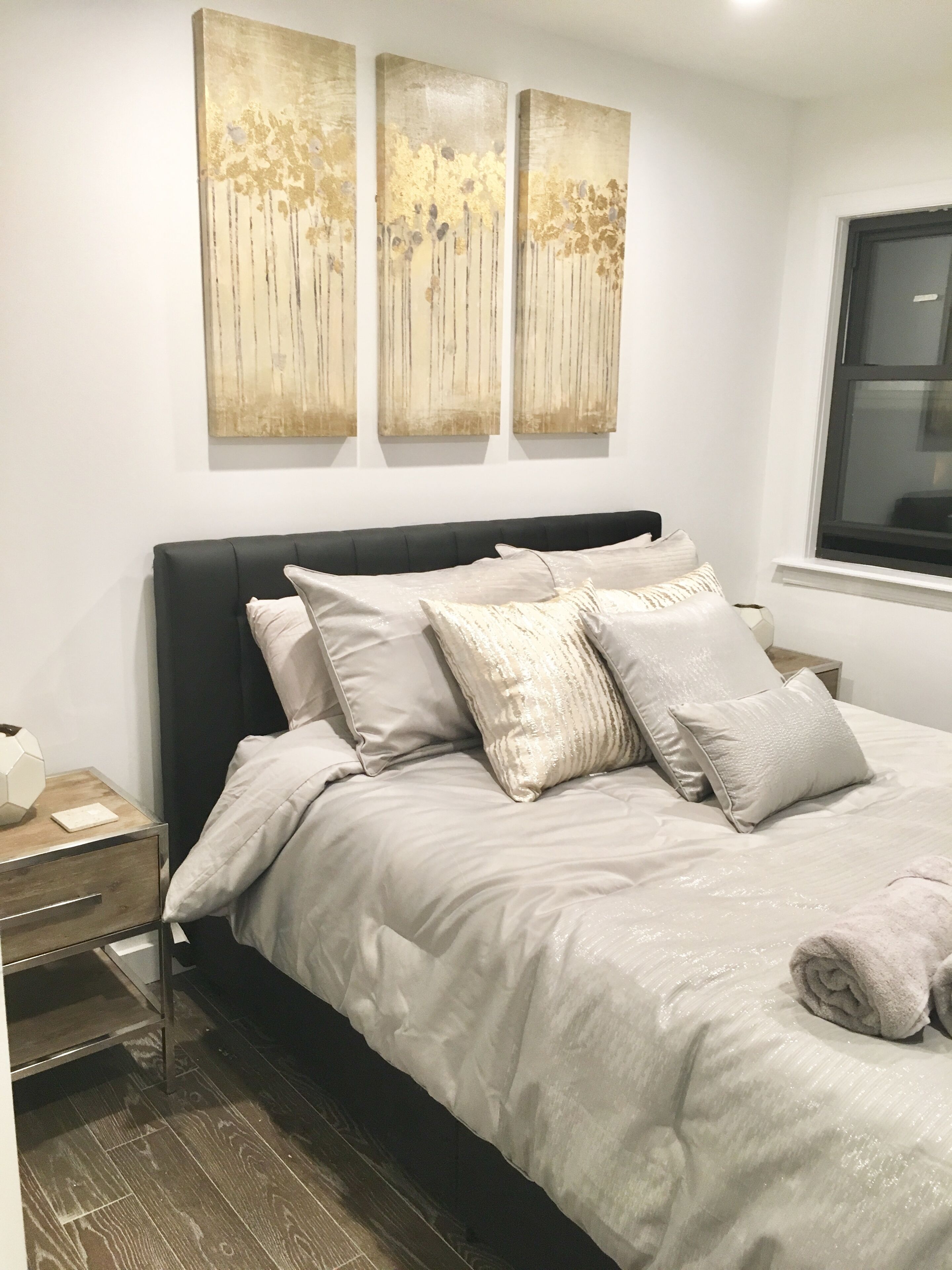 5 bedrooms, iron/ironing board, WiFi, bed sheets