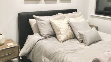 5 bedrooms, iron/ironing board, WiFi, bed sheets