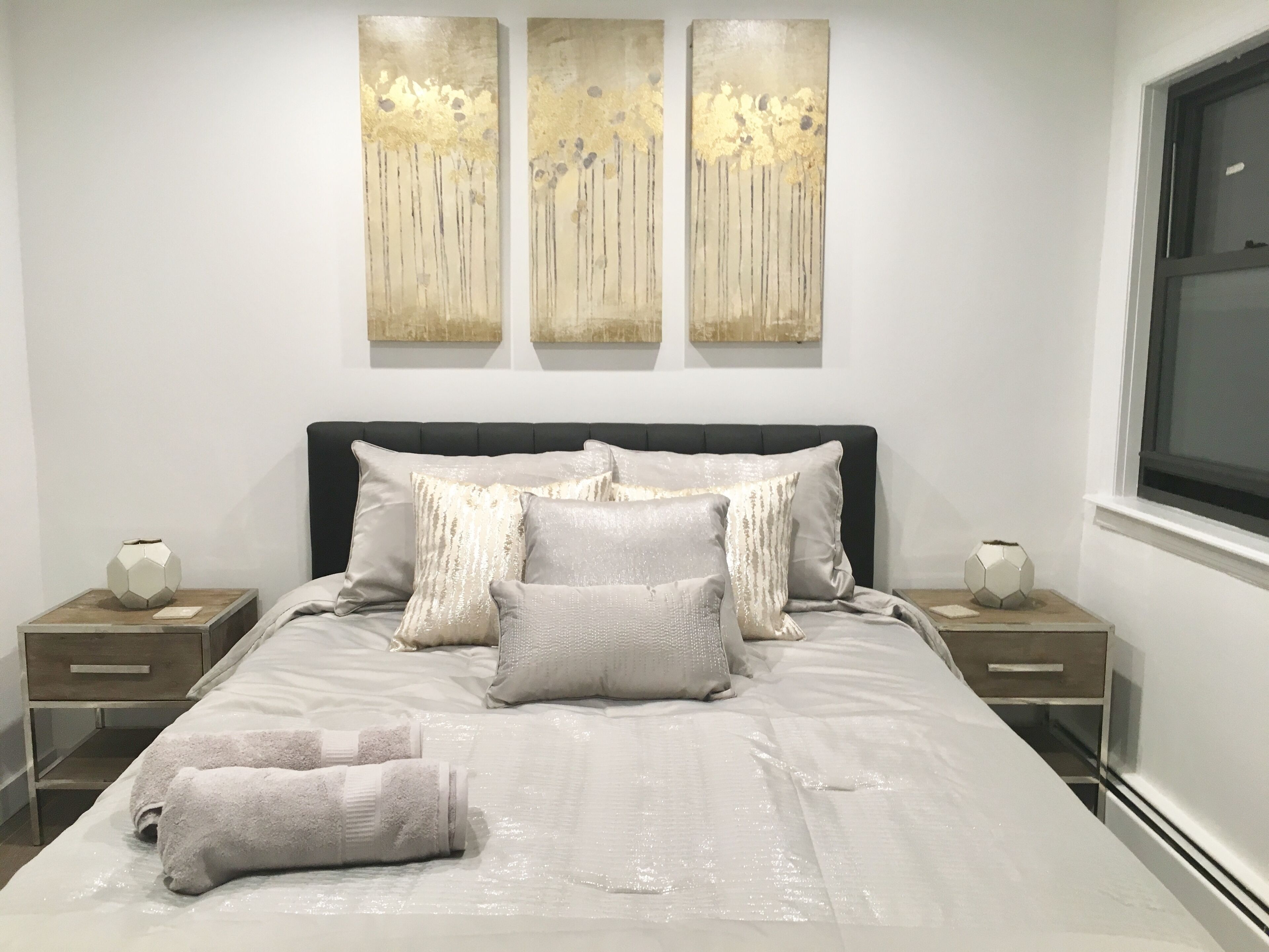 5 bedrooms, iron/ironing board, WiFi, bed sheets