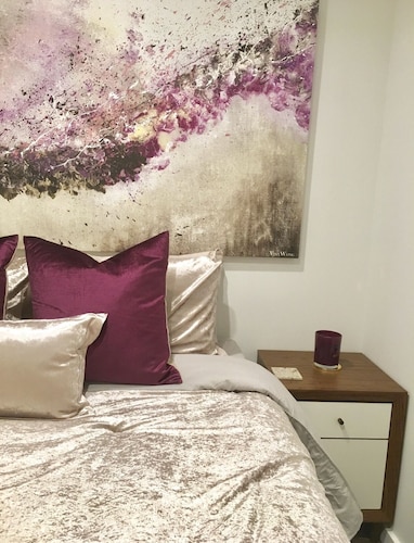 Walk to Metro & Javits Duplex Spacious Dream Stay