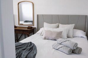 3 habitaciones, escritorio, tabla de planchar con plancha y wifi 