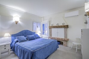 Iron/ironing board, free WiFi, bed sheets - Lo Squero 1 The Secret Courtyard in Dorsoduro (Venice)