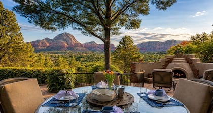 Experience luxury at Sedona Jewel, a spacious 3BR home with panoramic red rock views.