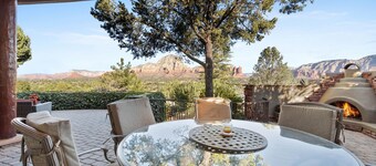 Peaceful Red Rock Escape w/ Panoramic Views, Hot tub