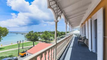 Luxury Studio Suite | Terrace/patio
