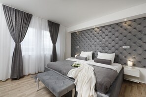6 Schlafzimmer, Zimmersafe, Bügeleisen/Bügelbrett, WLAN