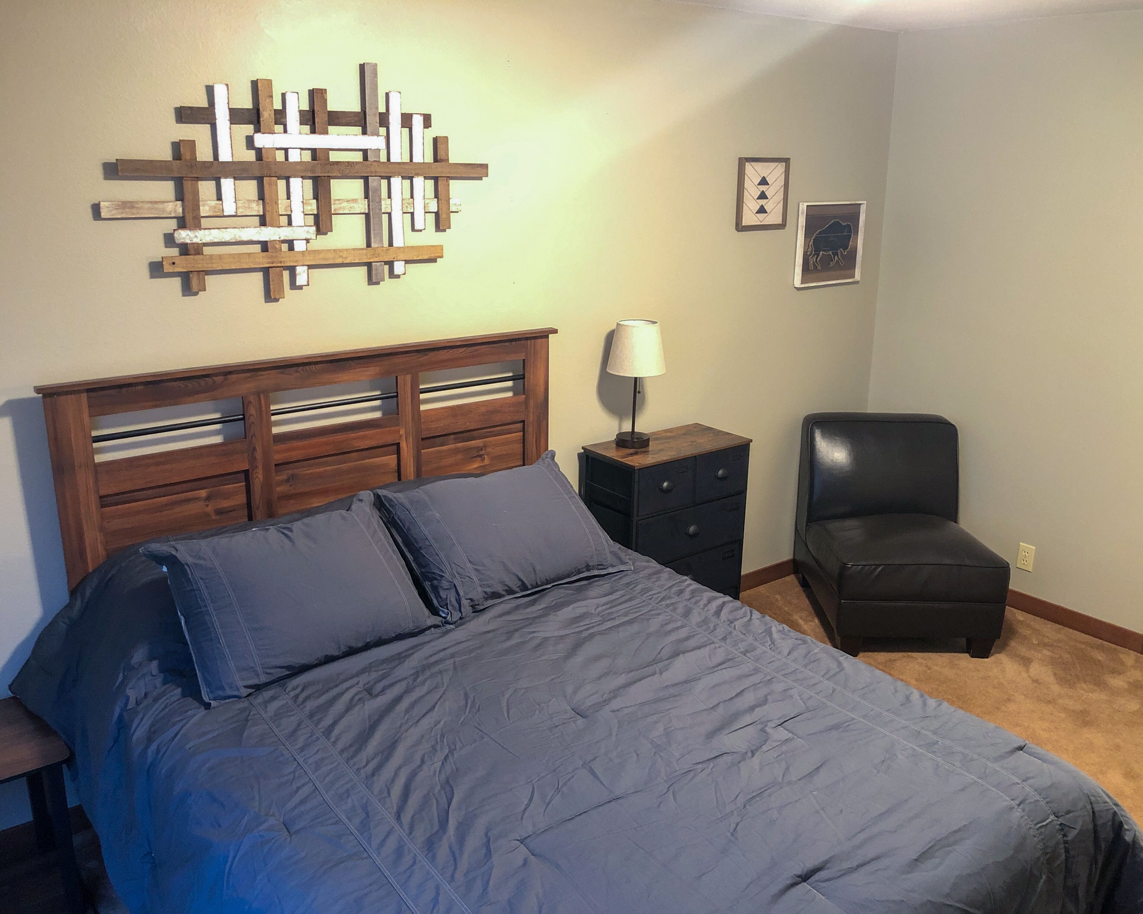 2 soverom, strykejern/-brett, reiseseng for barn og wi-fi (inkludert)