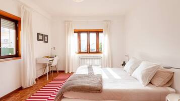 3 bedrooms, iron/ironing board, travel cot, free WiFi