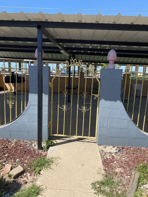 Gazebo - Executive Inn and Suites (Mission)