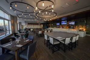 Restaurant - Hilton Garden Inn Camden Waterfront Philadelphia (Camden)