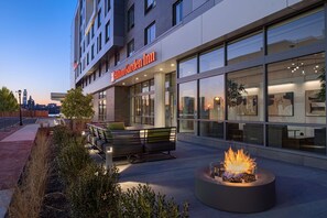 Terrace/patio - Hilton Garden Inn Camden Waterfront Philadelphia (Camden)