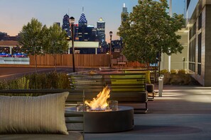 Terrace/patio - Hilton Garden Inn Camden Waterfront Philadelphia (Camden)