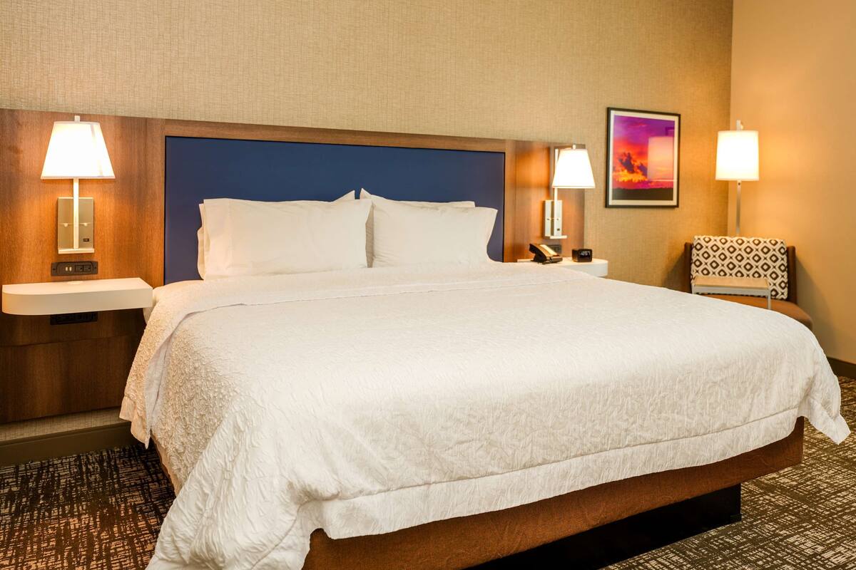 premium bedding, in-room safe, desk, free wifi