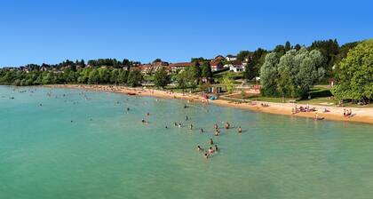 4 to 6 berth accommodation 10 mi walk from the lake