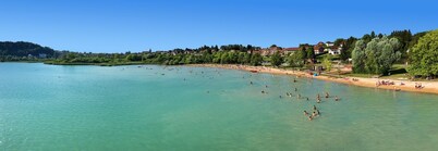 4 to 6 berth accommodation 10 mi walk from the lake