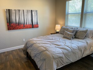 3 bedrooms, free WiFi, bed sheets - Newly Built townhome in desirable location. Close to town and walking path. (Sandpoint)