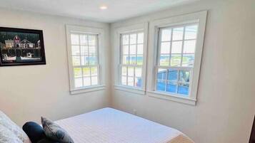 2 habitaciones, escritorio, tabla de planchar con plancha y wifi