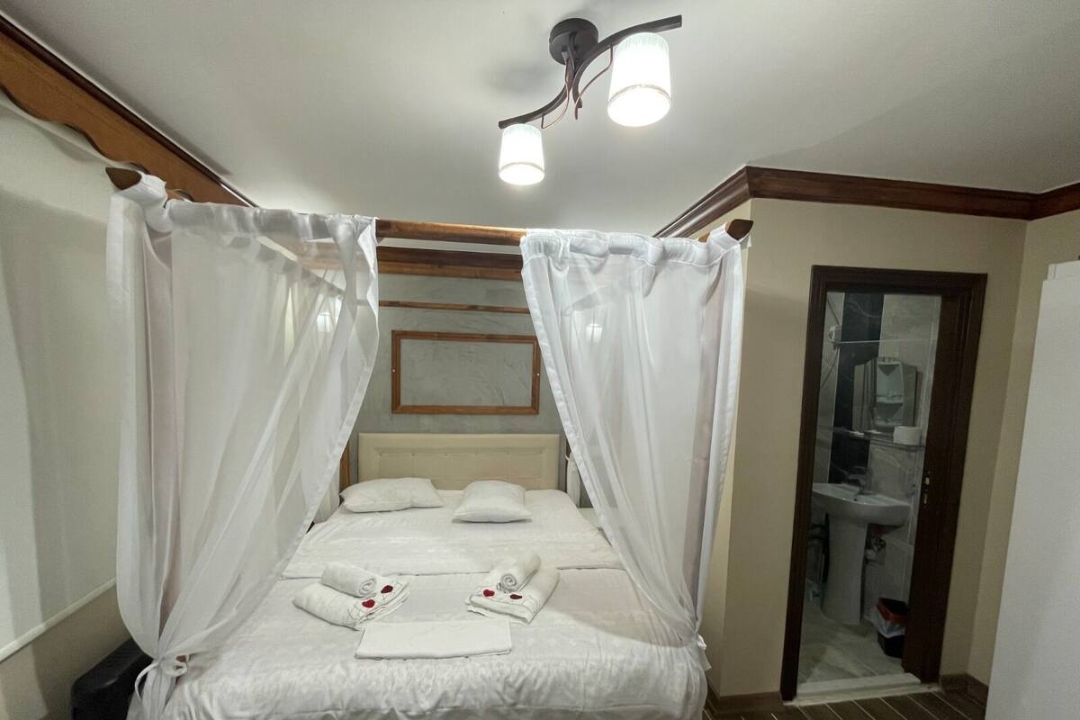 VIP | Egyptian cotton sheets, premium bedding, laptop workspace, WiFi (free)