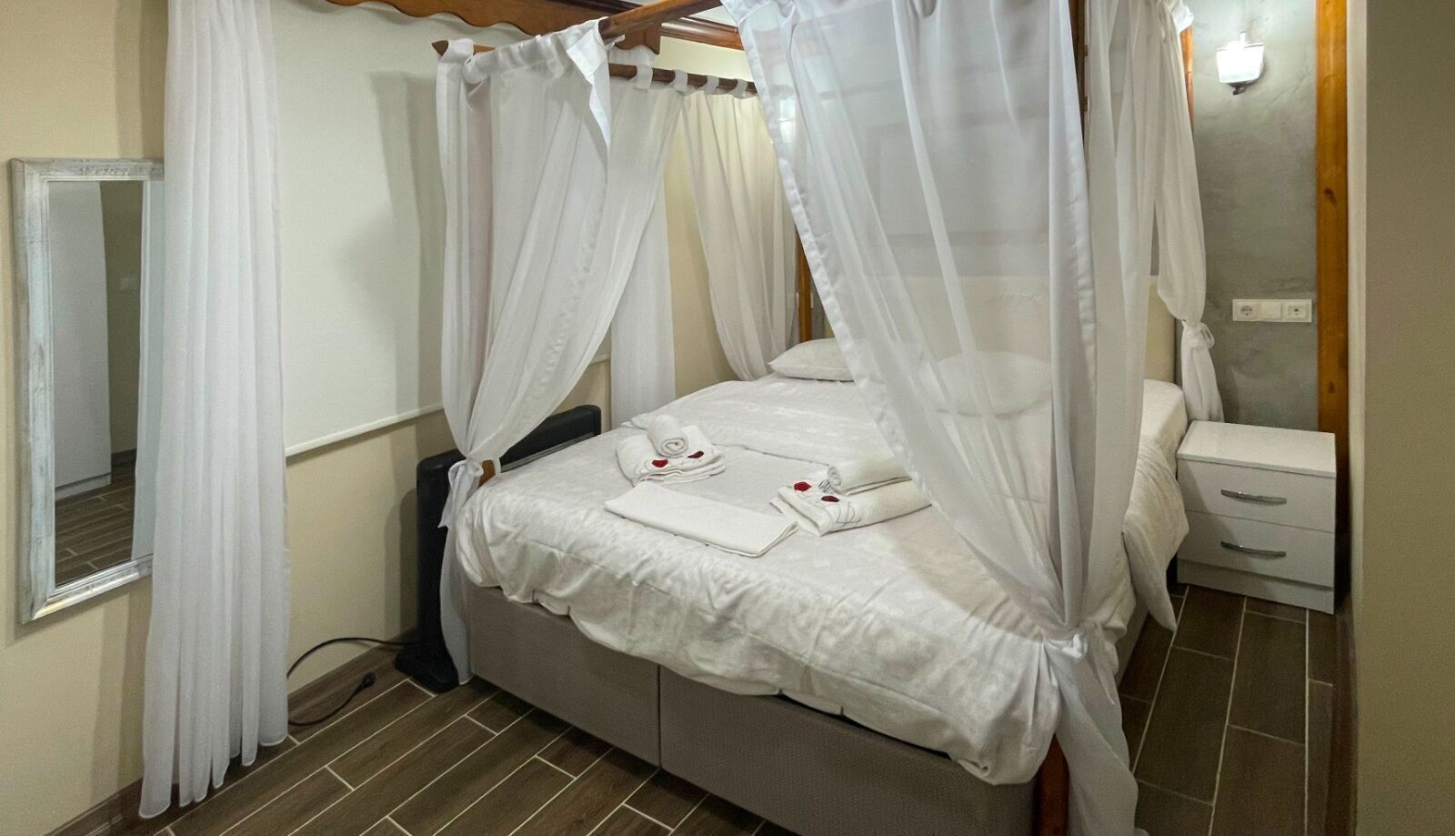 Egyptian cotton sheets, premium bedding, individually decorated
