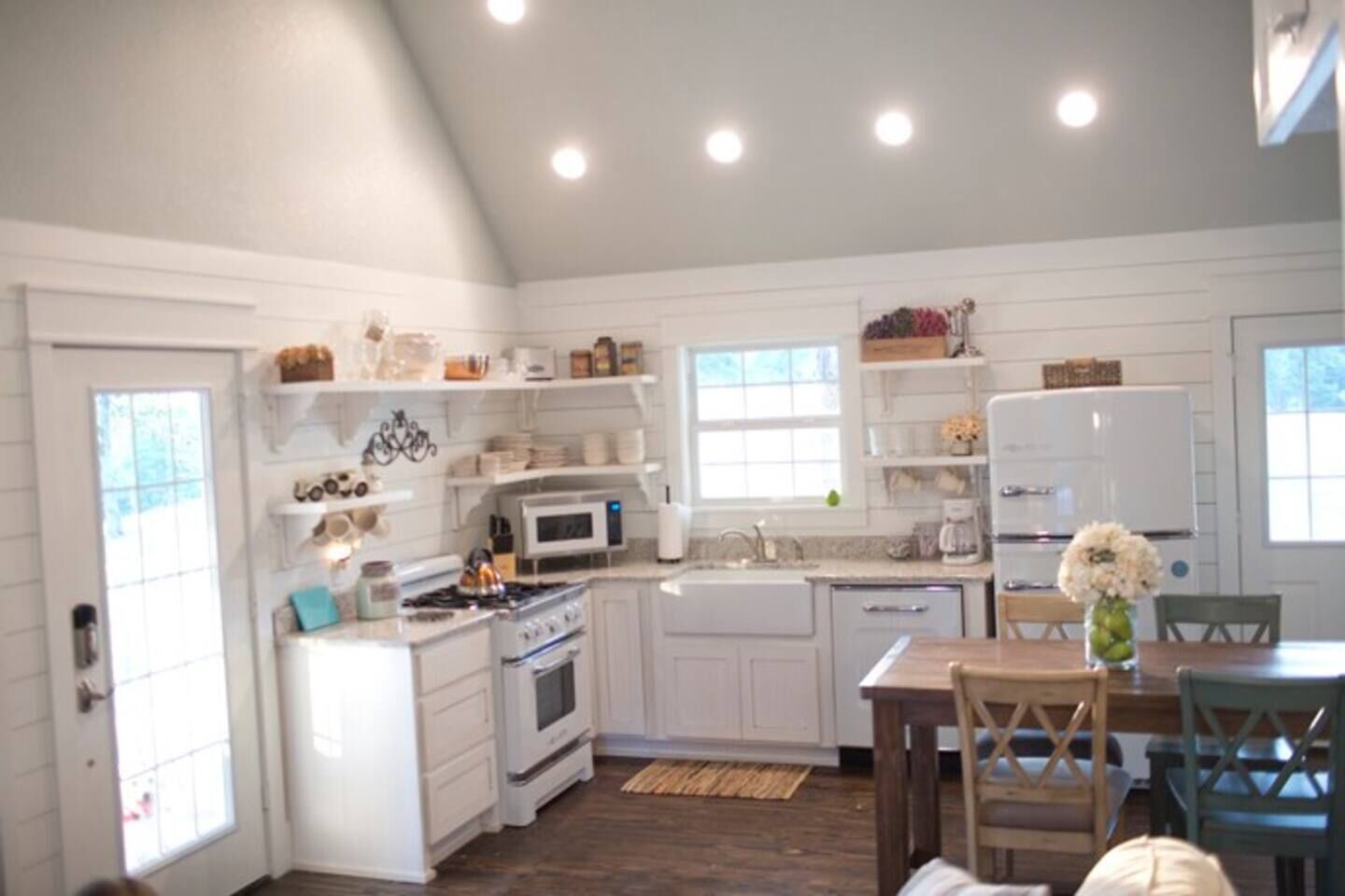 冰箱、微波炉、烤箱、炉灶