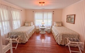 2 quartos, cofres nos quartos, ferros/tábuas de passar roupa, Wi-Fi