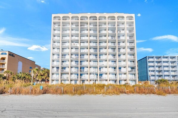 Exterior - Walk out to Sand ⎮Ground Floor ⎮Beach Front (Myrtle Beach)