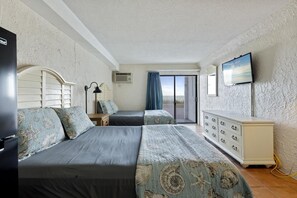 Free WiFi, bed sheets - Walk out to Sand ⎮Ground Floor ⎮Beach Front (Myrtle Beach)